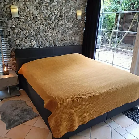 Thuis In Deze Charmante Loft הירלן